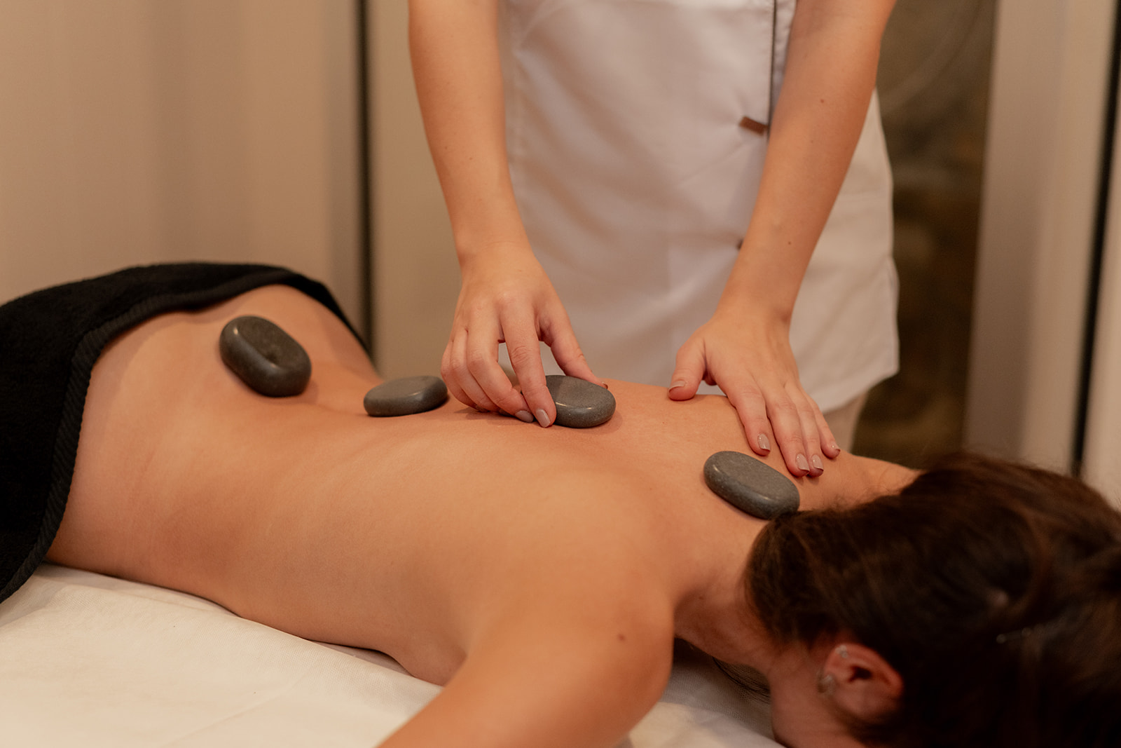 Masaje relajante con aceites y piedras Valencia